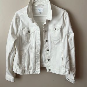 Time and Tru Stretchy Jean Jacket Size XL White